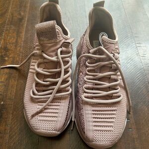 Stylish Women's Sneakers in Pink